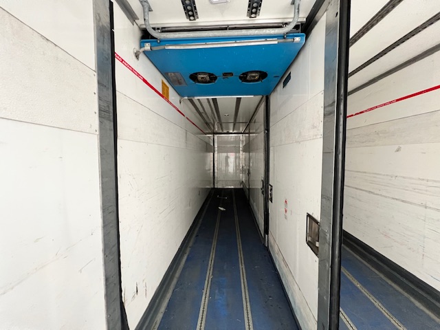 Mercedes Actros 2532 6×2 Rear Lift Day Cab Fridge Box