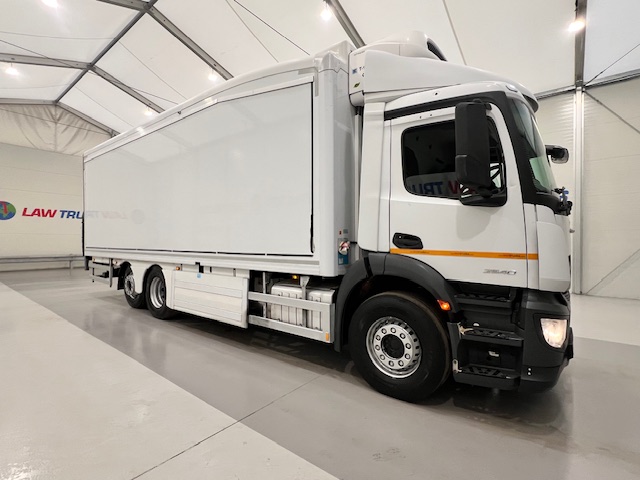 Mercedes Antos 2540 6×2 Rear Lift Day Cab Fridge Box