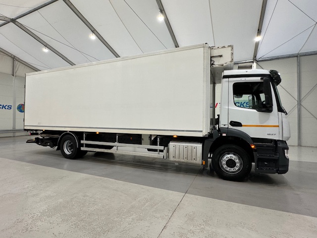 Mercedes Antos 1827 Day Cab Fridge Box