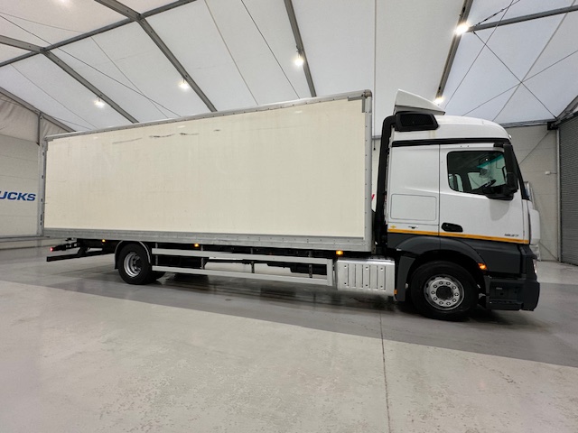 Mercedes Actros 1830 Sleeper Cab Box Van