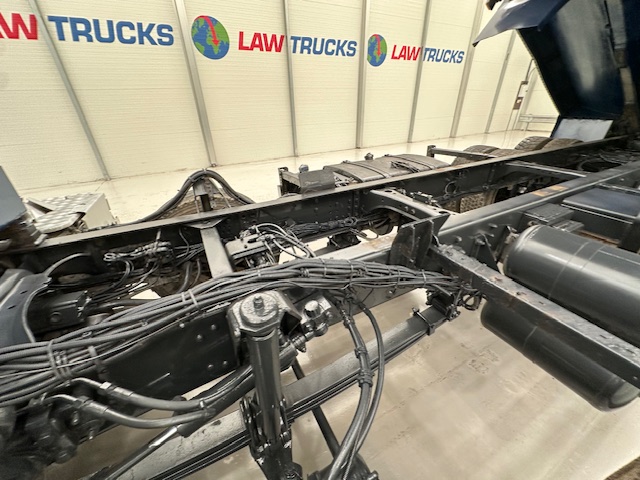 Scania P370 8×4 Sleeper Cab Tipper Manual