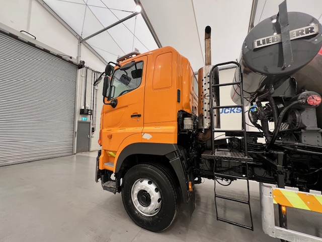 Hino 700 2813 6×4 Cement Mixer