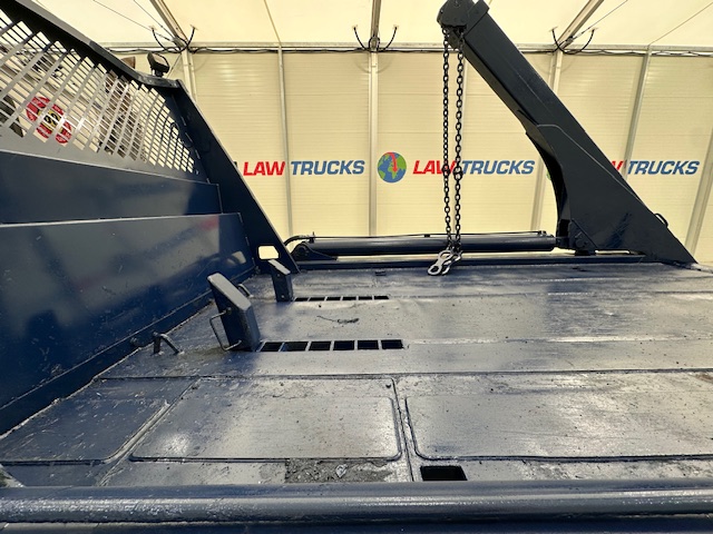 Scania P250 4×2 Day Cab Skip Loader