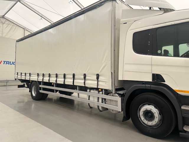Scania P230 4×2 Sleeper Cab Curtainsider Manual