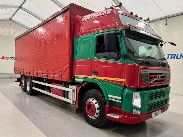 Volvo FM 450 6×2 Sleeper Cab Curtainsider