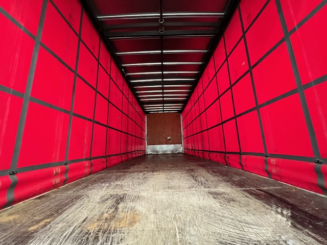 Mercedes Actros 1824 4×2 Sleeper Cab Curtainsider