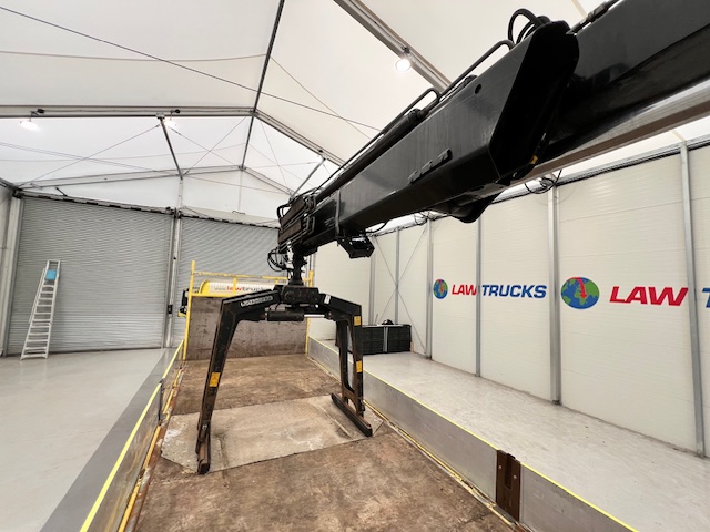 Mercedes Axor 2529 Rear Lift Brick Grab Manual
