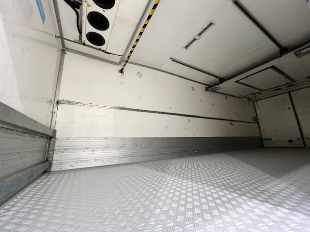 Mercedes Actros 1824 4×2 Sleeper Cab Fridge Box