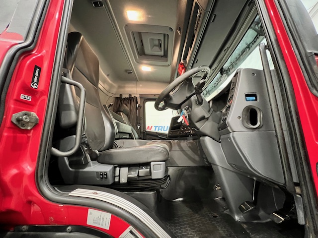 Scania P230 4×2 Sleeper Cab Curtainsider