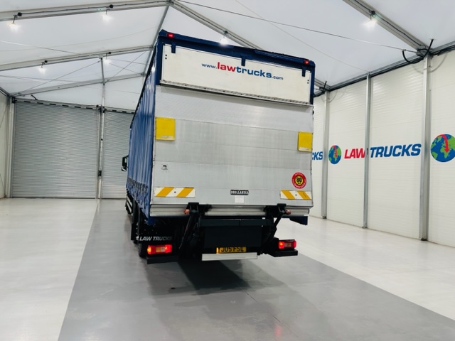 Volvo FM 300 6×2 Sleeper Cab Curtainsider