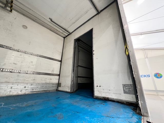 Mercedes Axor 2529 6×2 Rear Lift Sleeper Cab Fridge Box