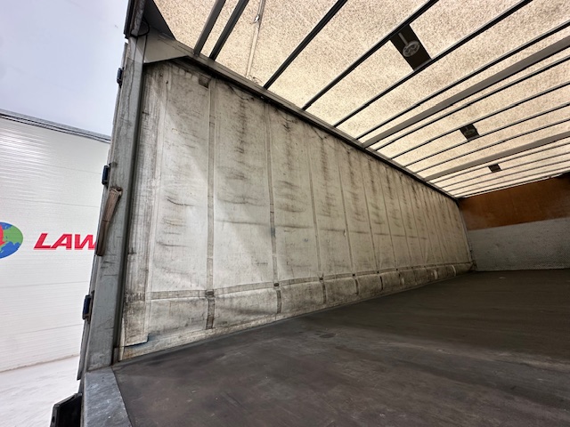 DAF CF 330 6×2 Rear Lift Sleeper Cab Curtainsider