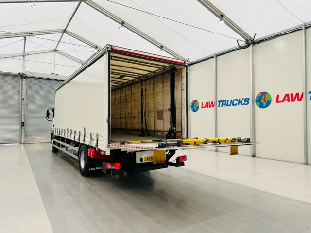 MAN TGM 18.250 Sleeper Cab Curtainsider