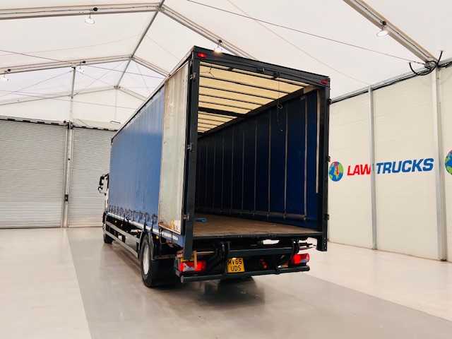 MAN TGM 18.250 Sleeper Cab Curtainsider