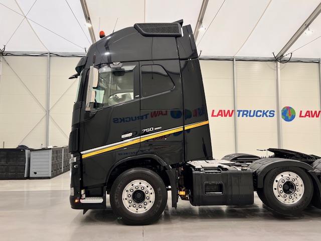 Volvo FH16 750 6×2 Midlift Tractor Unit
