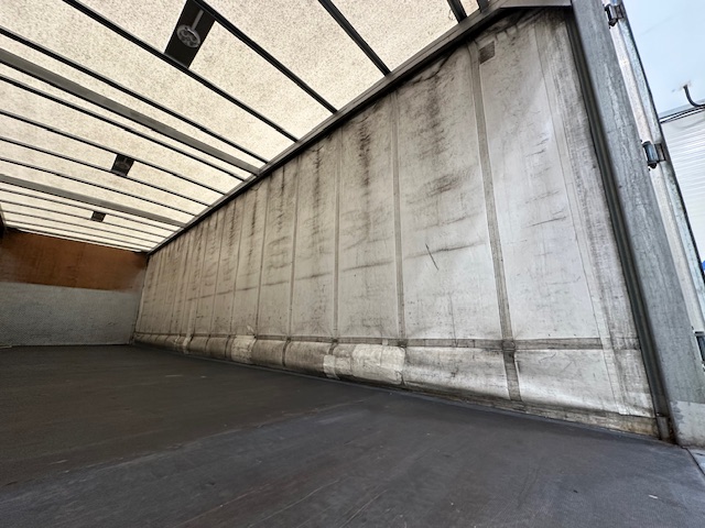 DAF CF 330 6×2 Rear Lift Sleeper Cab Curtainsider