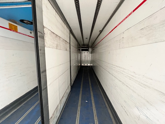Mercedes Actros 2532 6×2 Rear Lift Day Cab Fridge Box