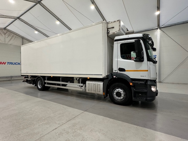 Mercedes Antos 1827 Day Cab Fridge Box