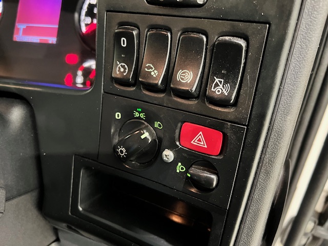 Scania P280 6×2 Rear Lift Day Cab Fridge Box
