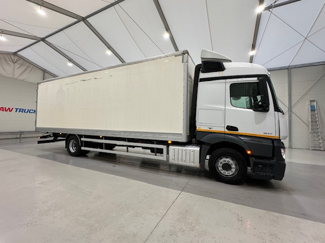 Mercedes Actros 1830 Sleeper Cab Box Van