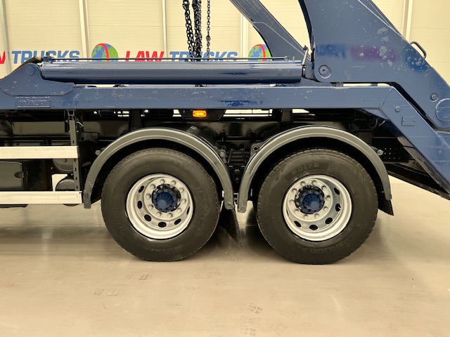 Scania P370 8×4 Sleeper Cab Skip Loader