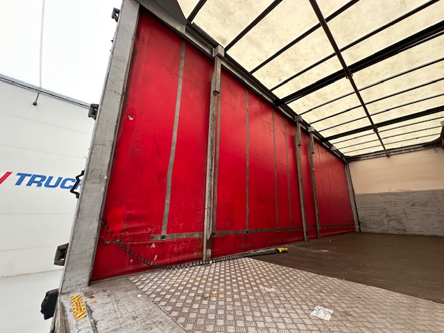 DAF CF 310 Sleeper Cab Curtainsider