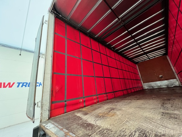 Mercedes Actros 1824 4×2 Sleeper Cab Curtainsider