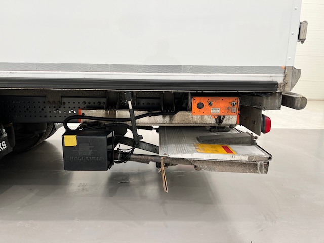 Mercedes Actros 1824 4×2 Sleeper Cab Fridge Box
