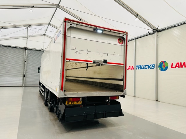 Iveco Stralis 310 AT 6×2 Box Van