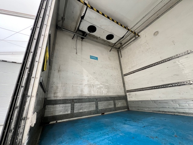 Mercedes Axor 2529 6×2 Rear Lift Sleeper Cab Fridge Box