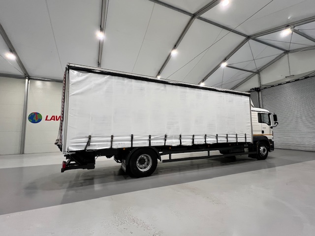 MAN TGM 18.250 4×2 Sleeper Cab Curtainsider