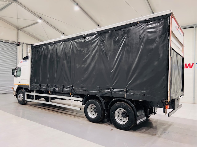 Volvo FM9 260 10 Tyre Sleeper Cab Curtainsider