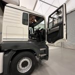 MAN TGS 26.320 6×2 Sleeper Cab Fridge Box - thumbnail