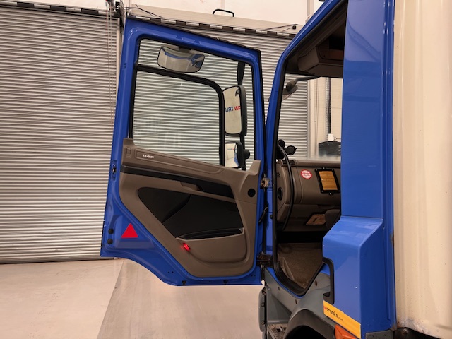 DAF CF75 310 Day Cab Dropside Brick Grab
