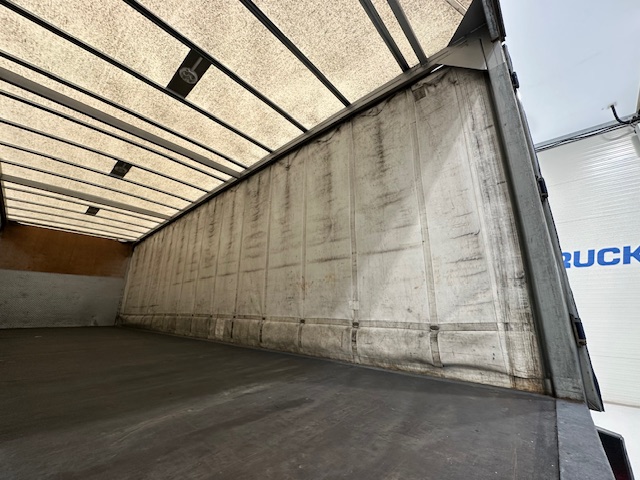DAF CF 330 6×2 Rear Lift Sleeper Cab Curtainsider