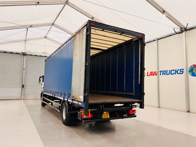 MAN TGM 18.250 Sleeper Cab Curtainsider