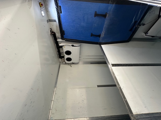 DAF CF 370 6×2 Sleeper Cab Fridge Box