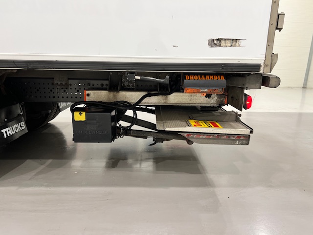 Mercedes Actros 1824 4×2 Sleeper Cab Fridge Box