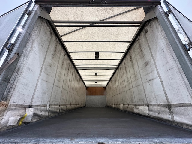 DAF CF 330 6×2 Rear Lift Sleeper Cab Curtainsider