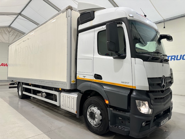 Mercedes Actros 1830 Sleeper Cab Box Van