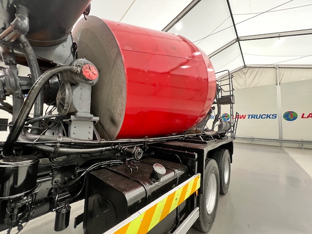 Hino 700 2813 6×4 Cement Mixer