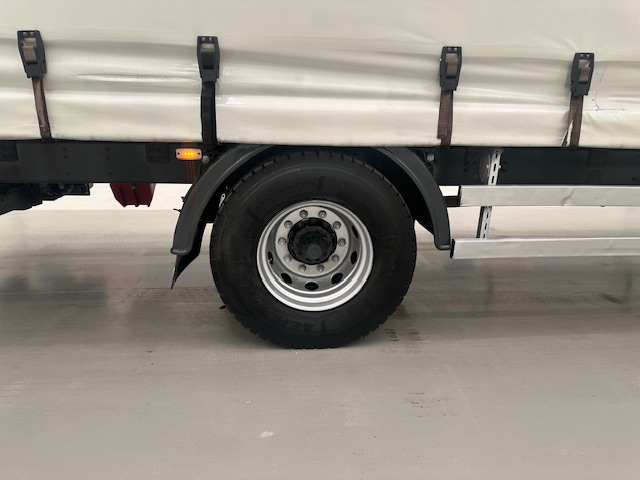 Scania P230 4×2 Sleeper Cab Curtainsider Manual
