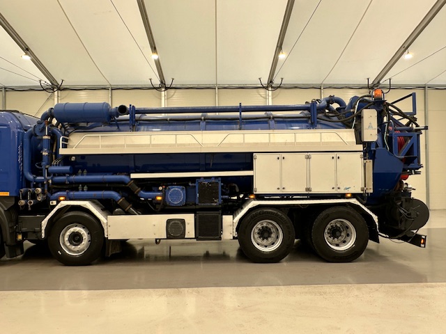 Scania P420 8×4 Sleeper Cab Vacuum Tanker