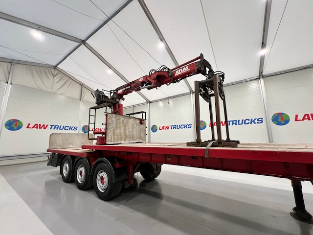 Corus Tri Axle Flatbed Brick Grab Trailer