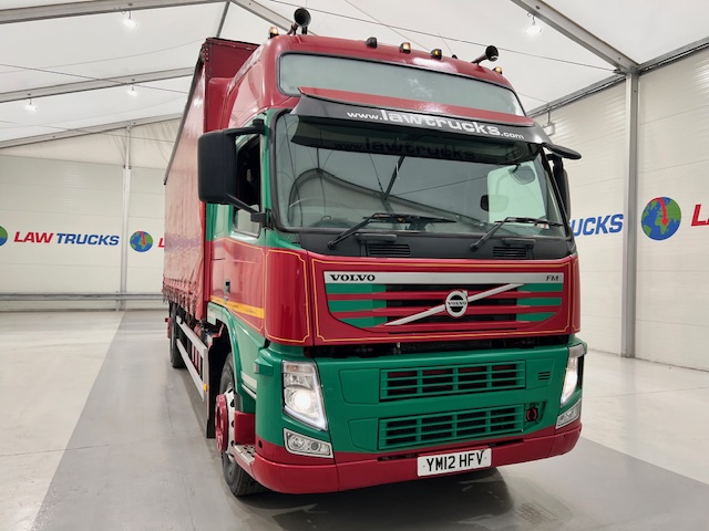 Volvo FM 450 6×2 Sleeper Cab Curtainsider