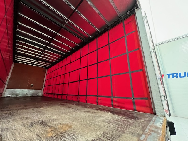 Mercedes Actros 1824 4×2 Sleeper Cab Curtainsider