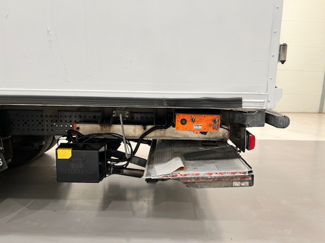 Mercedes Actros 1824 4×2 Sleeper Cab Fridge Box