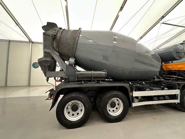 Hino 700 3241 8×4 Cement Mixer