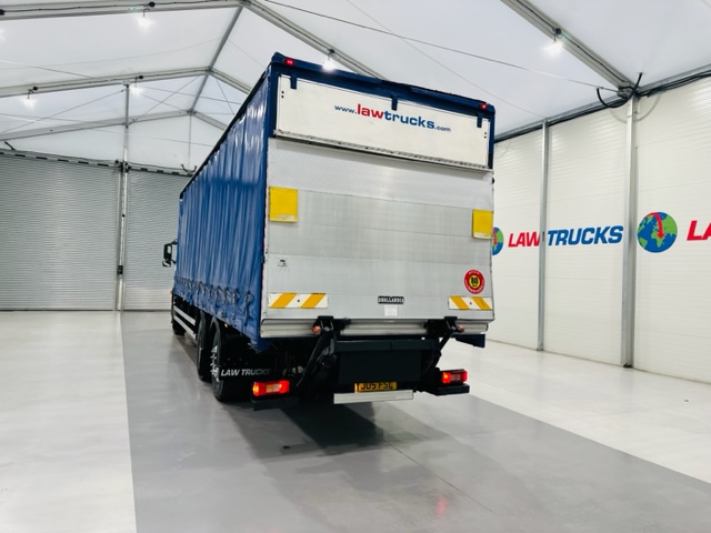 Volvo FM 300 6×2 Sleeper Cab Curtainsider