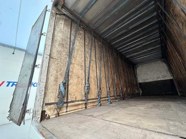 Scania P94 230 Sleeper Cab Curtainsider